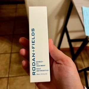 Brand New in box Rodan+Fields DEFRIZZ+ Oil Treatment